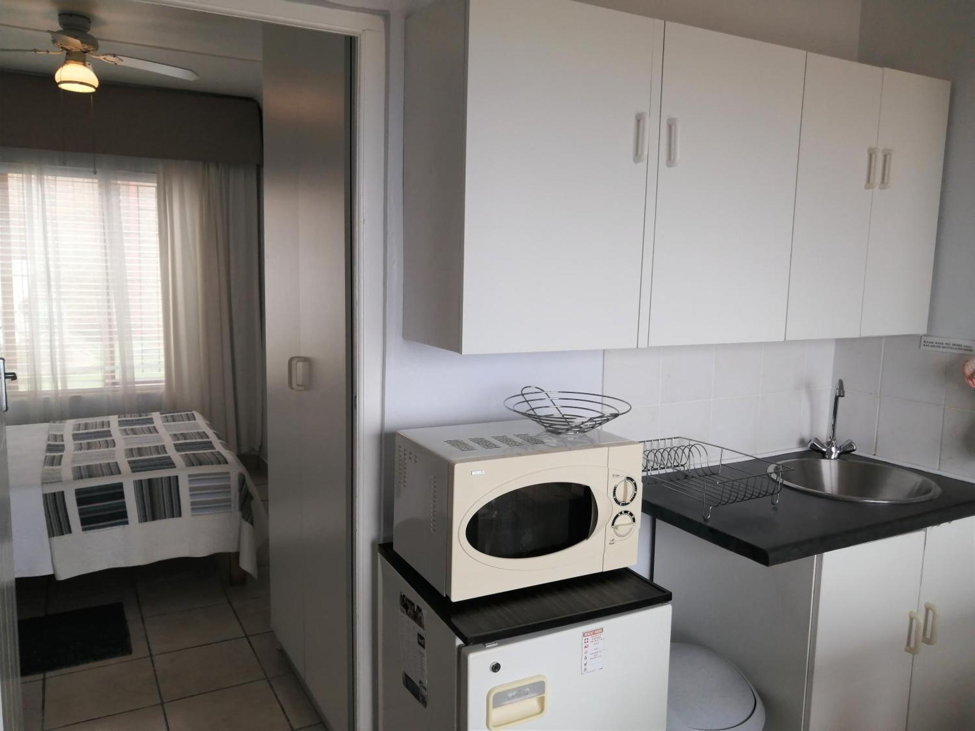 Amzee Bokmakierie Guest House Dana Bay Phòng bức ảnh